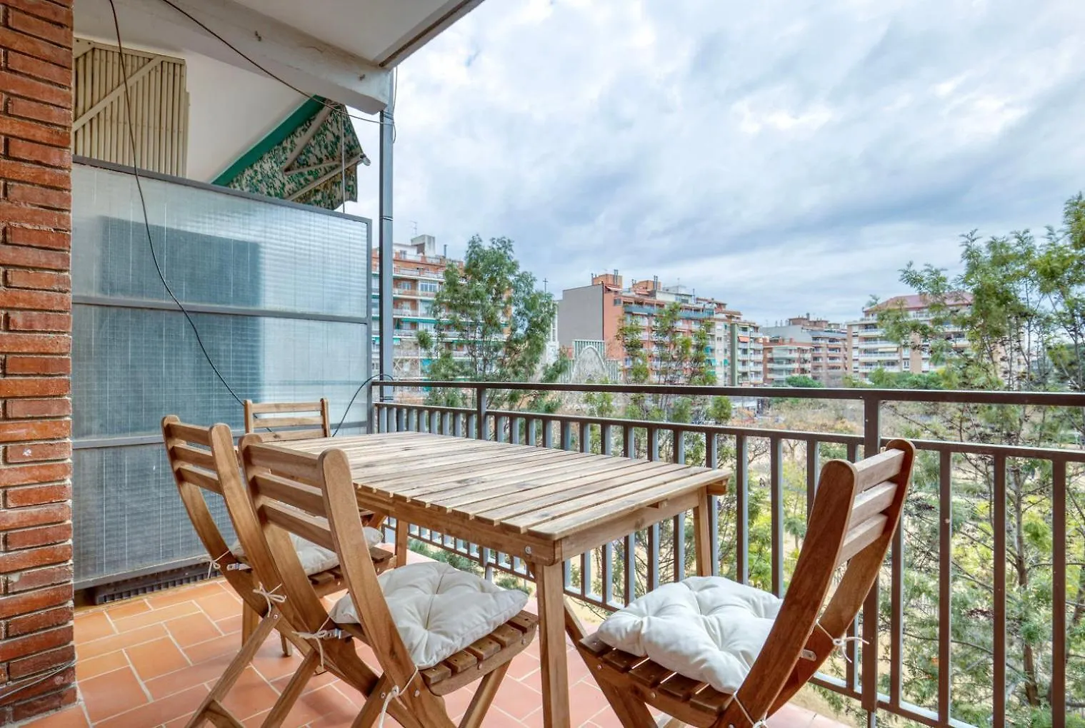 Blueground Les Corts Balcony Furnished Bcn-128 Apartment Barcelona